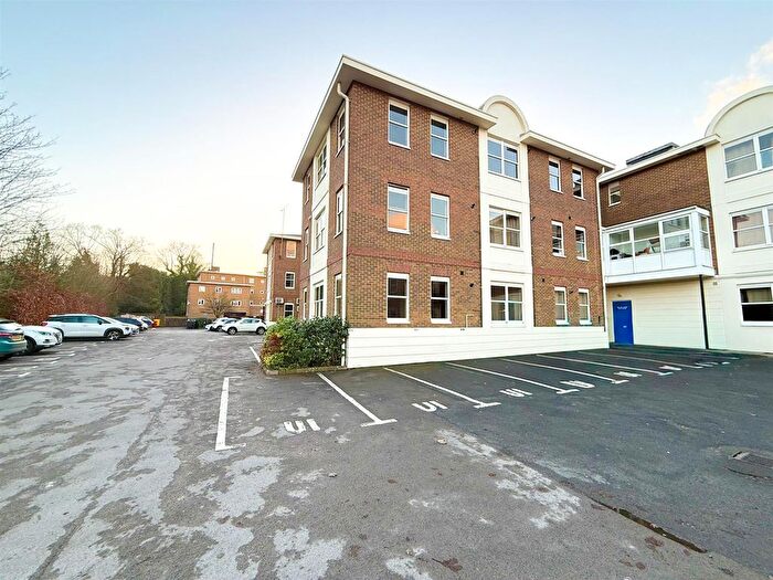 2 Bedroom Flat To Rent In Heath Square, Haywards Heath, RH16