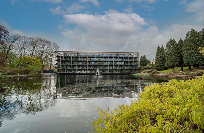 3 Bedroom Apartment To Rent In Water Gardens, Nether Alderley, SK10