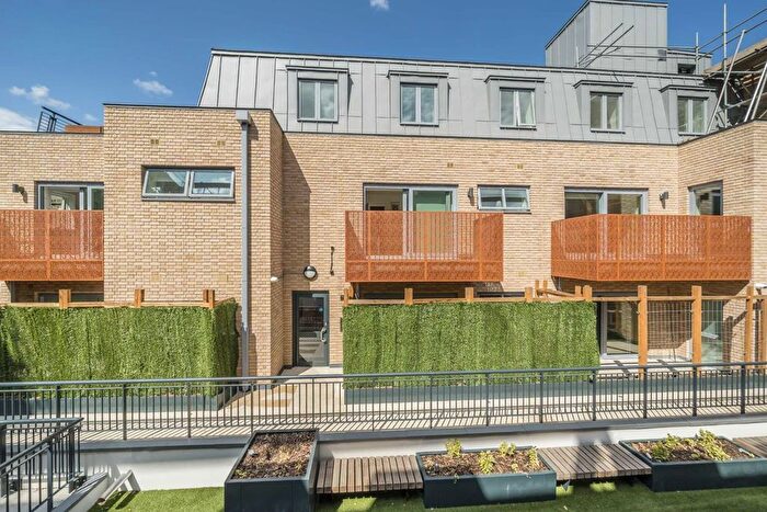1 Bedroom Flat To Rent In Stonhouse Street, London, SW4