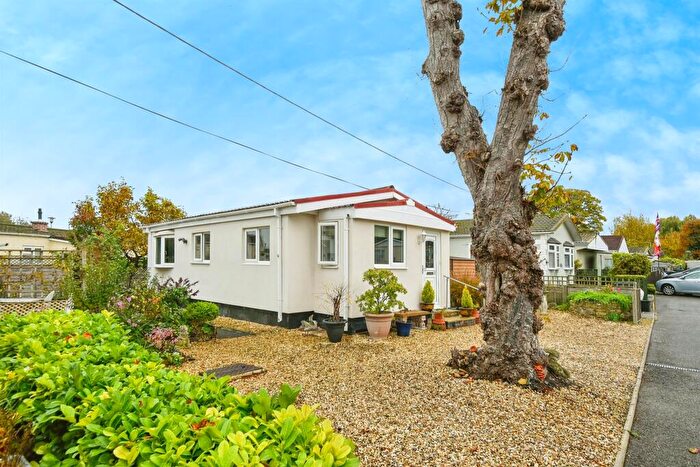 2 Bedroom Park Home For Sale In Cannons Drive, St. Johns Priory, Lechlade, GL7