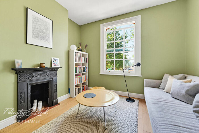 2 Bedroom Apartment For Sale In Canon Beck Road, Rotherhithe, SE16
