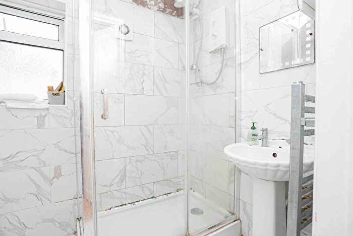 3 Bedroom Terraced House For Sale In Ceres Road, Plumstead, SE18