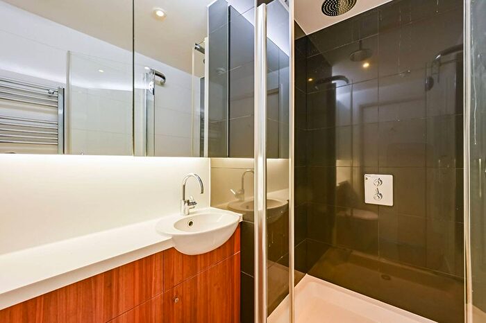 2 Bedroom Flat To Rent In Manuka Heights, Victory Parade, Stratford, London, E20