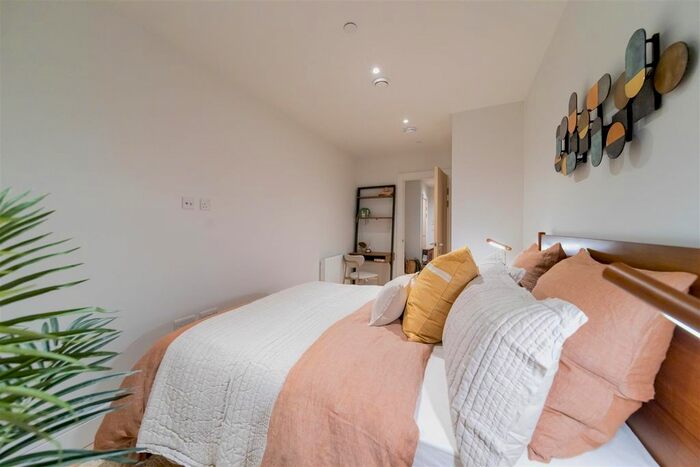 1 Bedroom Flat To Rent In Coombe Lane, London, SW20