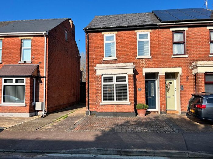 3 Bedroom Semi-Detached House For Sale In Deans Way, Gloucester, GL1