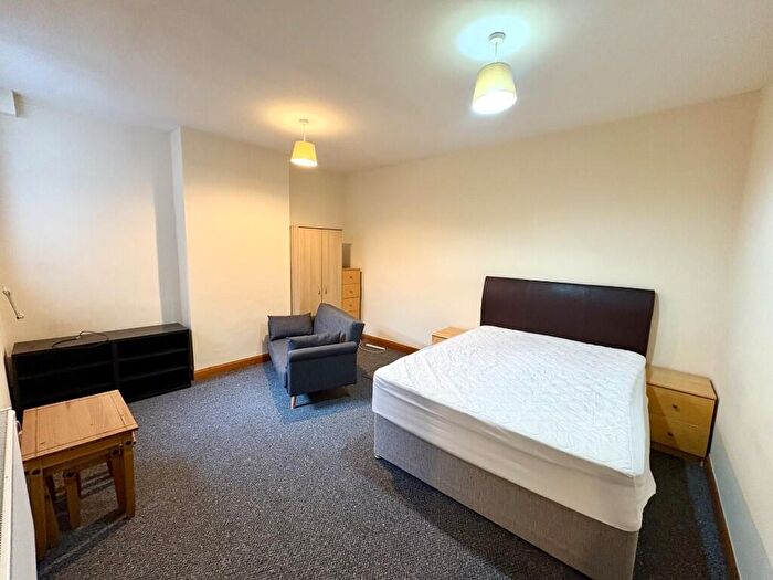 Studio To Rent In Aigburth Road, Liverpool, Merseyside, L17