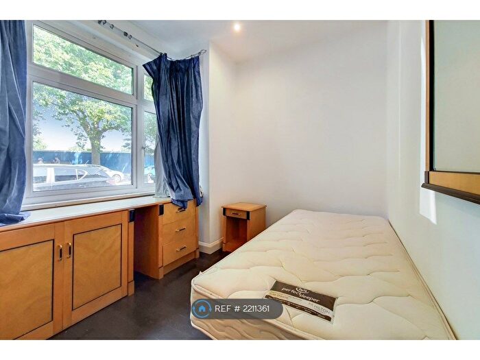 4 Bedroom Terraced House To Rent In Blackshaw Road, London, SW17
