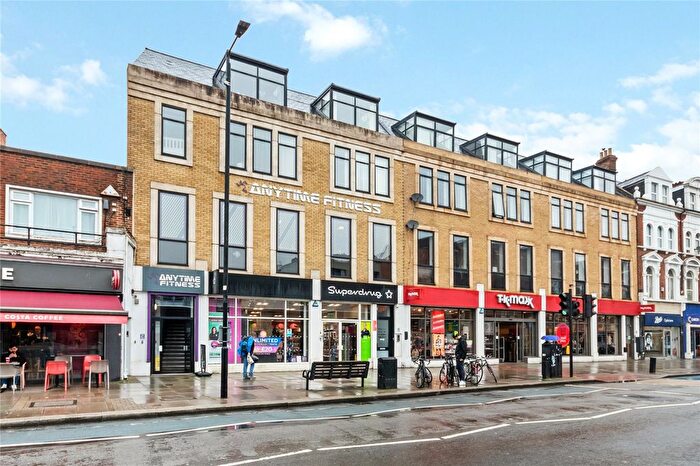 2 Bedroom Flat To Rent In Balham High Road, London, SW12