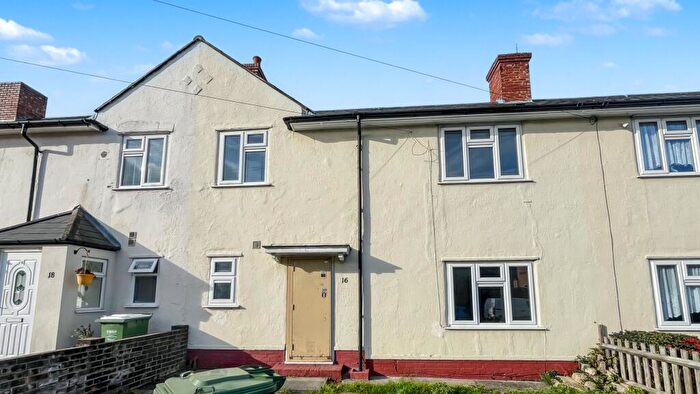 3 Bedroom Terraced House For Sale In Heath Road, Crayford, Dartford, DA1
