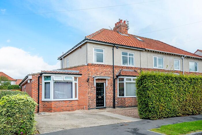 4 Bedroom Semi-Detached House For Sale In Coda Avenue, Bishopthorpe, York, YO23
