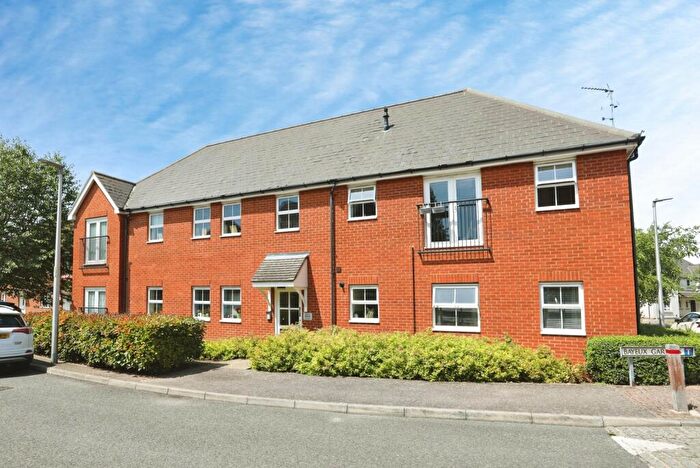 2 Bedroom Flat For Sale In Bayeux Gardens, Gillingham, Kent, ME7