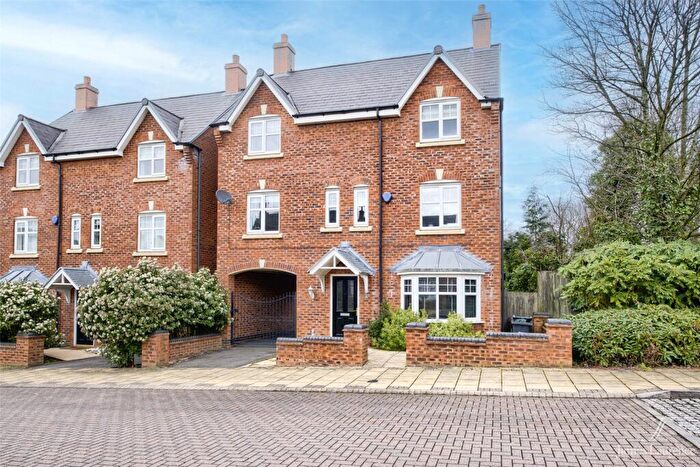 4 Bedroom Detached House For Sale In Cardinal Close, Birmingham, West Midlands, B17