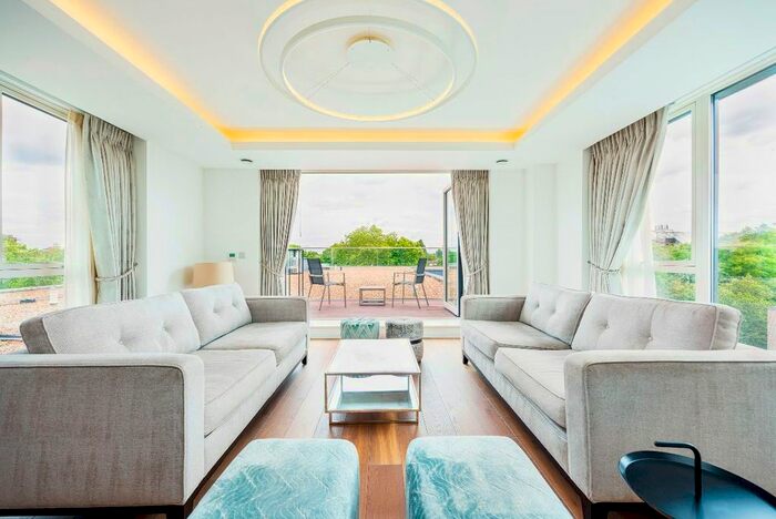 3 Bedroom Flat To Rent In Landau Apartments, Fulham, SW6