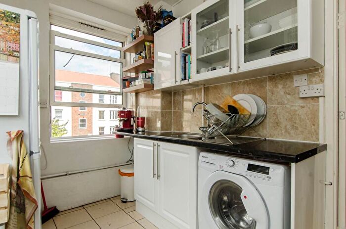 2 Bedroom Flat To Rent In Turin Street, Bethnal Green, London, E2