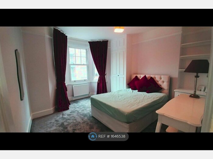 2 Bedroom End Of Terrace House To Rent In Stewarts Road, London, SW8