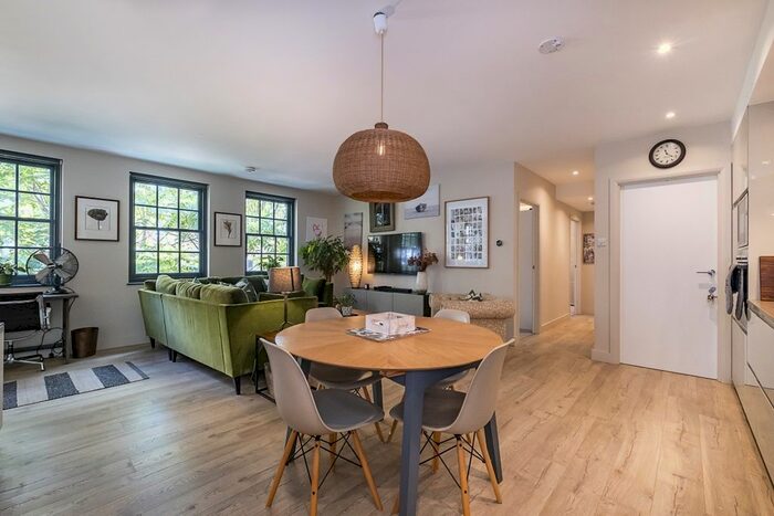 2 Bedroom Flat To Rent In Bromells Road, London, SW4