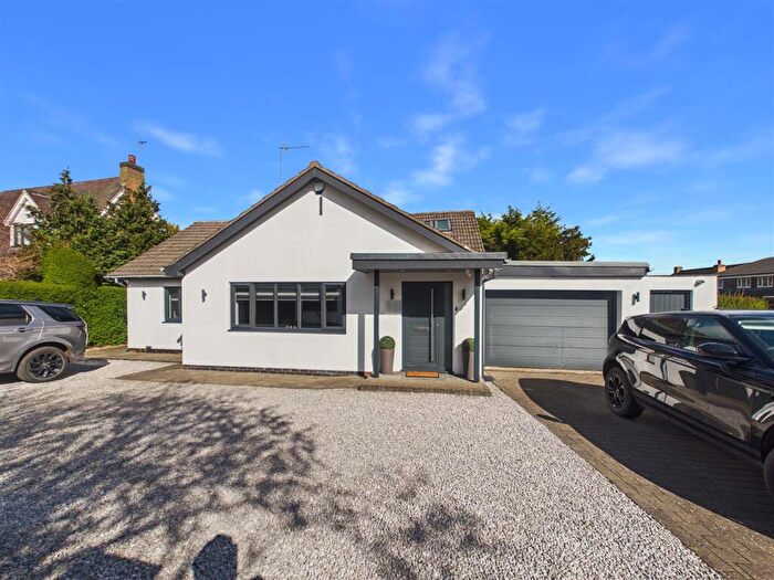 3 Bedroom Detached Bungalow For Sale In Elveley Drive, West Ella, Hull, HU10