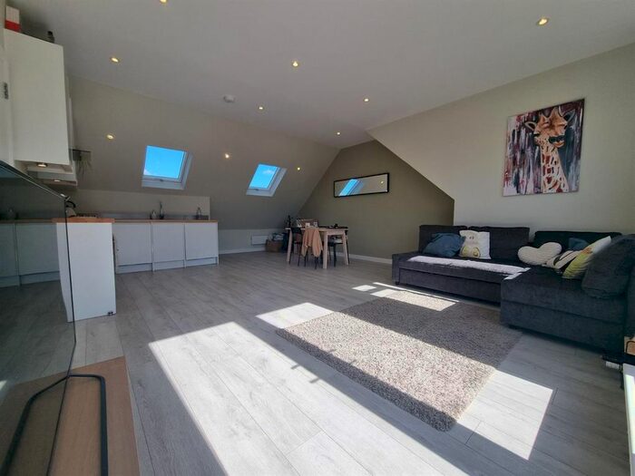 2 Bedroom Flat To Rent In Ewell Road, Surbiton, KT6