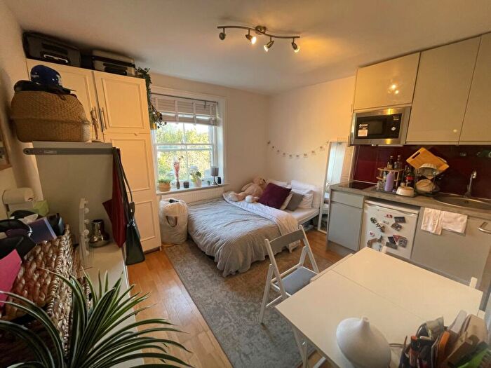 Flat To Rent In Alexandra Grove, Finsbury Park, N4