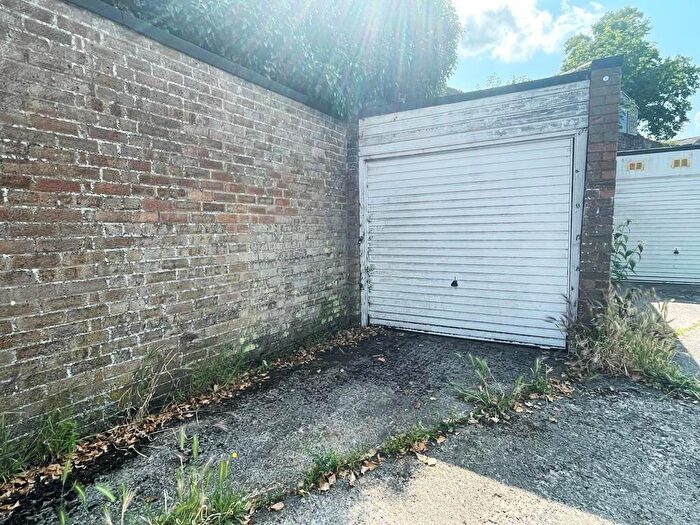 Garage / Parking To Rent In Fox Dale, Stamford, PE9