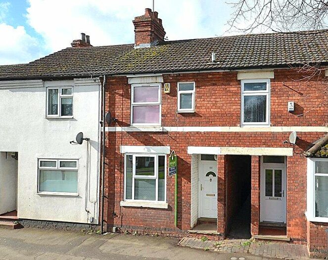 3 Bedroom Terraced House To Rent In Windmill Avenue, Kettering, Northamptonshire, NN16