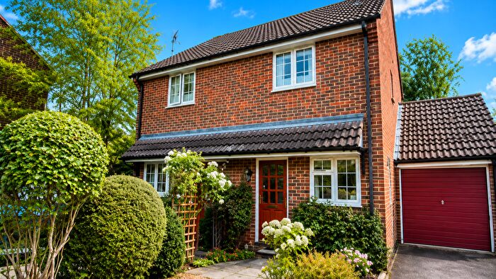 2 Bedroom Semi-detached House For Sale In Longmead, Liss, Hampshire, GU33