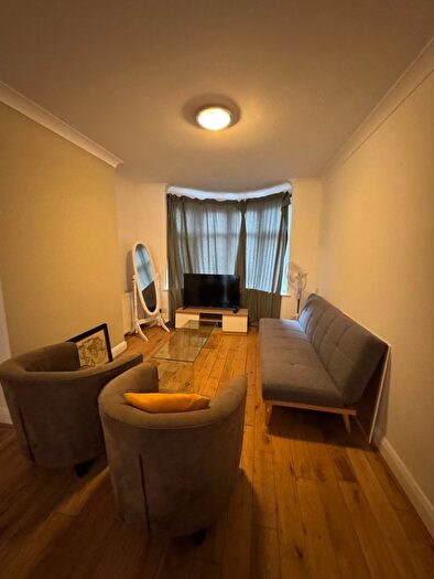 3 Bedroom Semi Detached House To Rent In Feltham, TW13