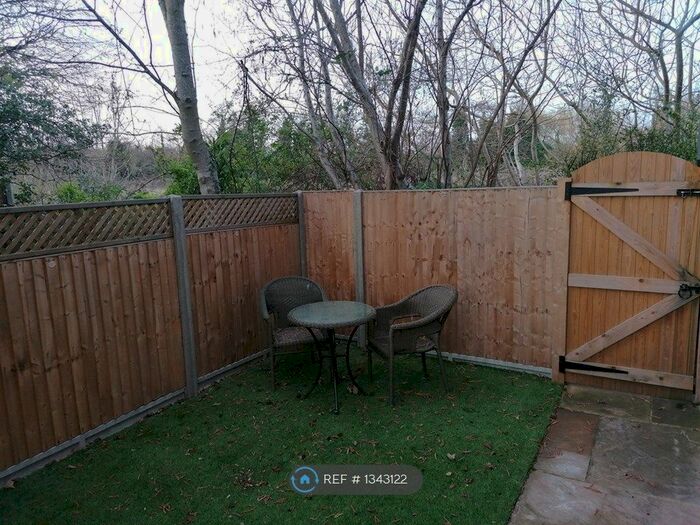 2 Bedroom Maisonette To Rent In Montrose Road, Feltham, TW14