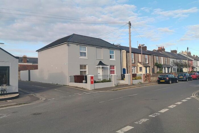 Studio To Rent In Oving Road, Chichester PO19