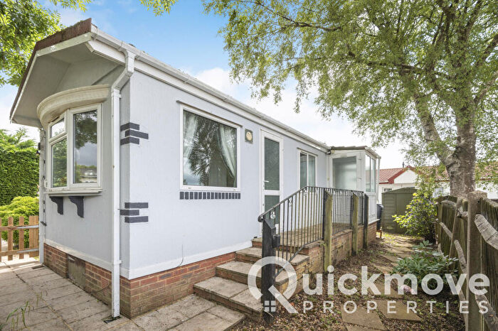 2 Bedroom Park Home For Sale In Tadworth, Surrey, KT20