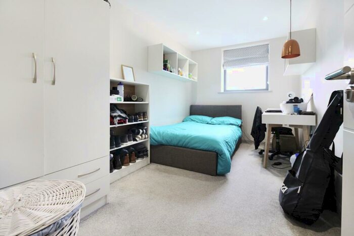 2 Bedroom Flat To Rent In Corner House, Cathays, CF24