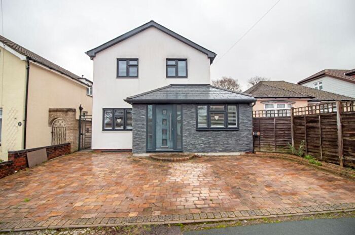 4 Bedroom Detached House For Sale In Kings Road, Cowplain, PO8