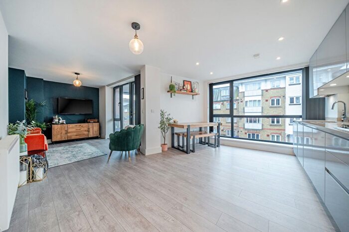 2 Bedroom Flat For Sale In Homesdale Road, Bromley, BR2