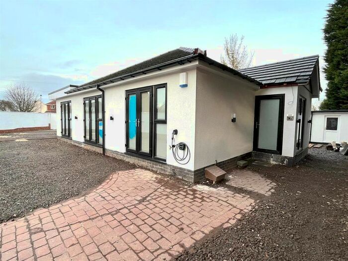 3 Bedroom Detached Bungalow To Rent In Wood End Road, Wednesfield, Wolverhampton, WV11