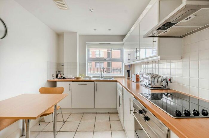 3 Bedroom Flat To Rent In Newton Street, Covent Garden, London, WC2B