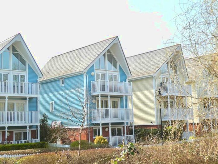 4 Bedroom Town House To Rent In Lake Walk, Larkfield, Aylesford, ME20