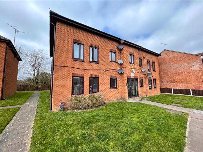 2 Bedroom Flat To Rent In Cavalier Close, Luton, Bedfordshire, LU3