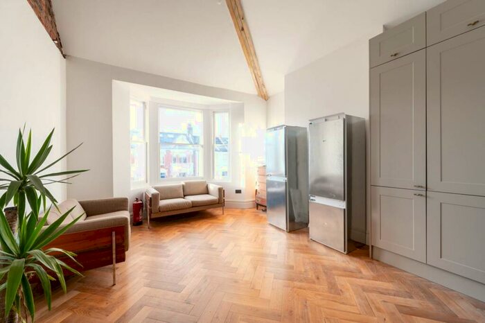 3 Bedroom Flat To Rent In Holland Road, Kensal Green, London, NW10