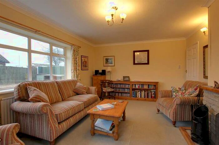 2 Bedroom Detached Bungalow For Sale In Station Road, Willoughby, LN13