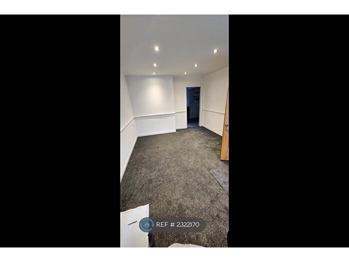 4 Bedroom Terraced House To Rent In Rutland Street, Ashton-Under-Lyne, OL6