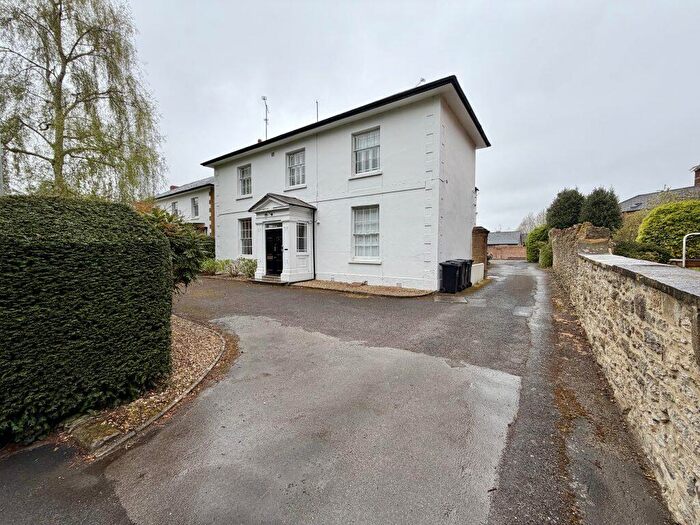 2 Bedroom Flat For Sale In Hendford, Yeovil, Somerset, BA20