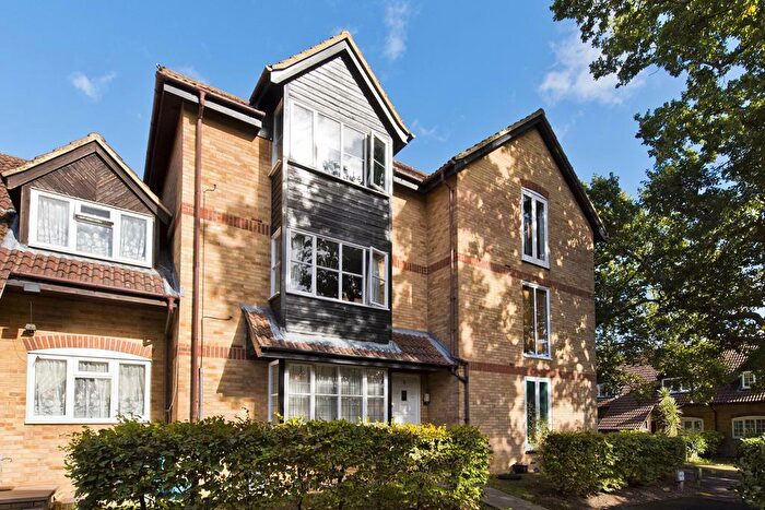 Studio To Rent In Compton Gardens, Addlestone, KT15