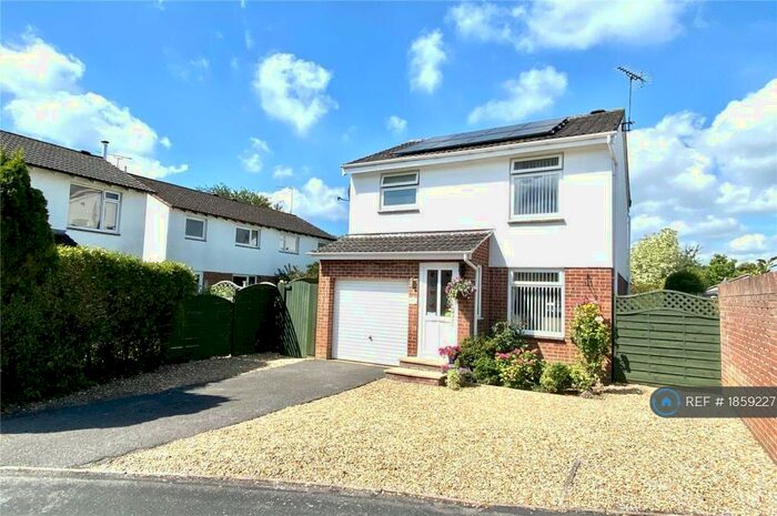3 Bedroom Detached House To Rent In Kingfisher Way, Ringwood, BH24