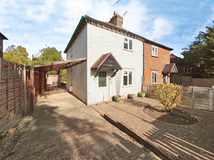 3 Bedroom Semi Detached House For Sale In Potters Gate, Farnham, Surrey, GU9