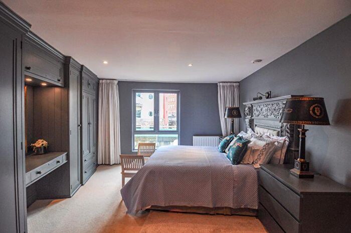 2 Bedroom Flat For Sale In Capricorn Place, Lime Kiln Road, BS8