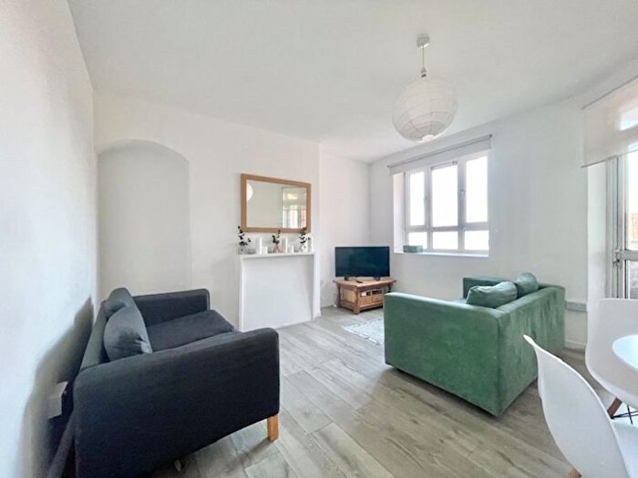 3 Bedroom Flat To Rent In Mayville Estate, London, N16