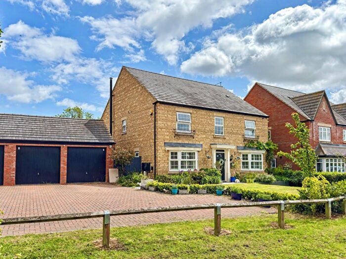 5 Bedroom Detached House For Sale In Cregy Close, Flore, Northamptonshire, NN7
