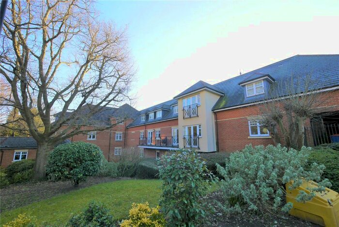 2 Bedroom Flat To Rent In The Spires, Eastfield Way, Brentwood, Essex, CM14