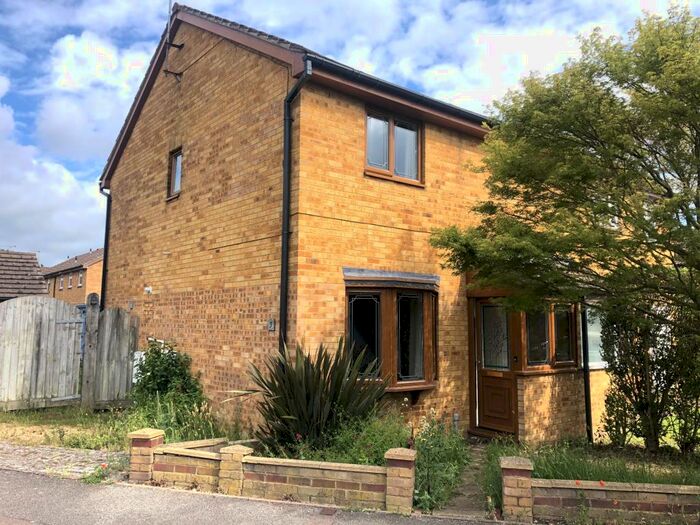 3 Bedroom Semi-Detached House To Rent In The Coppice, HP20