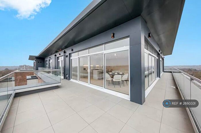 3 Bedroom Penthouse To Rent In Raffles House, London, NW4